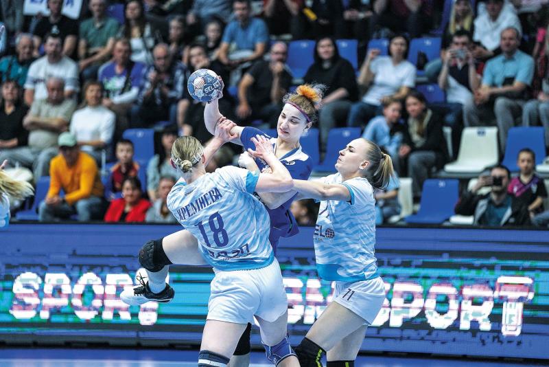 Будут "кусаться": гандбольная "Лада" уступила в домашнем матче полуфинала плей-офф московскому ЦСКА