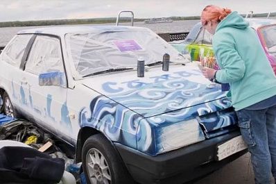 Студвесна продолжается: уличные художники поработали над дизайном автомобилей