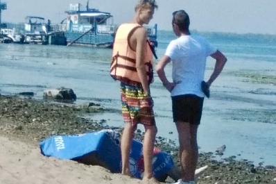 "Рядом играли дети": очевидцы рассказали о "забытом" на пляже Самары трупе мужчины