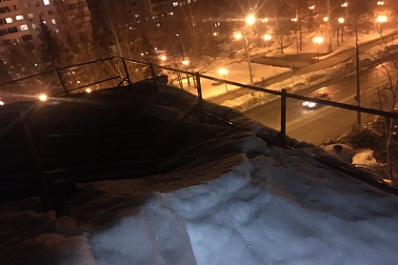 В Самаре возбудили уголовное дело после падения льда на 7-летнюю девочку