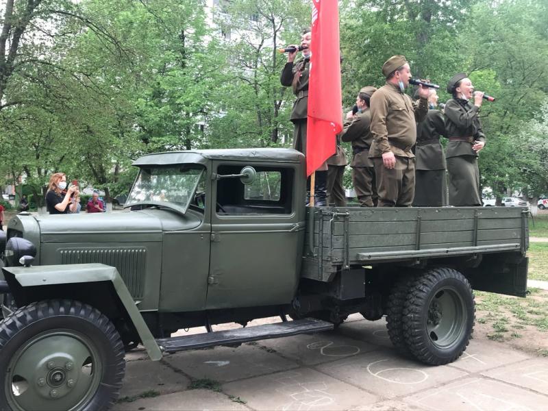 В Тольятти устроили концерты под окнами ветеранов