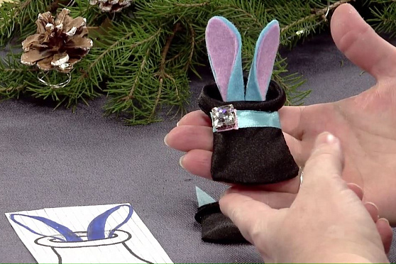 Брошь с символом 2023 года. Ручная работа