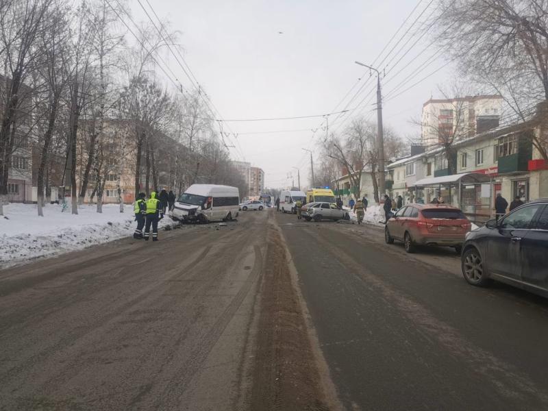 В Самарской области маршрутный автобус попал в ДТП
