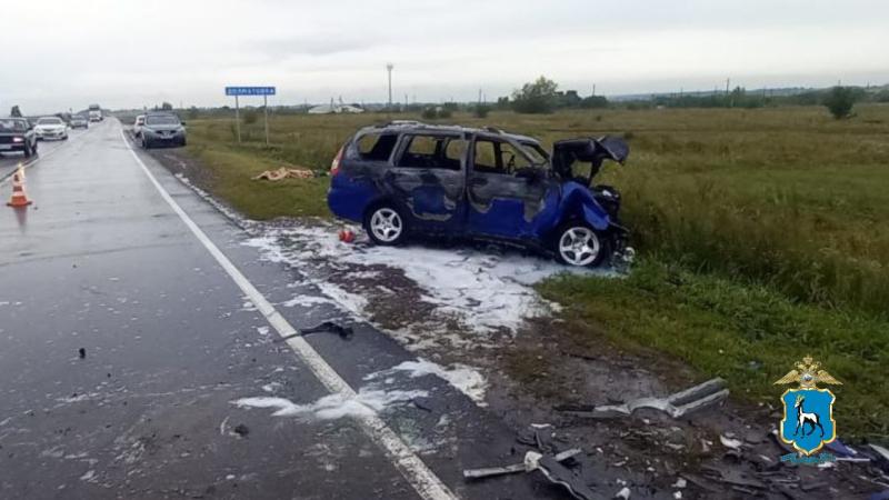 Два человека погибли: в Самарской области лоб в лоб столкнулись LADA и Mercedes