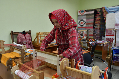 Жительница Кинель-Черкасс возрождает ткацкое ремесло