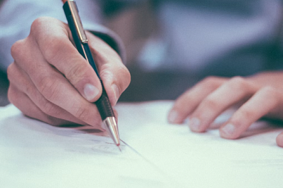 В выходные по всей России открылись пункты сбора подписей в поддержку самовыдвижения Владимира Путина на пост Президента РФ