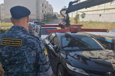 Самарцу пришлось оплатить долги жены, у которой приставы арестовали авто