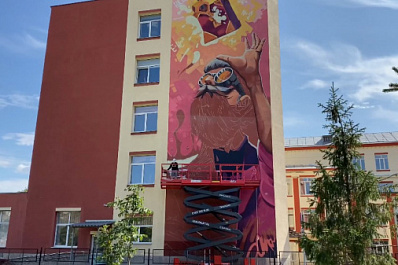 Самарский стрит-арт-художник рассказал о создании мурала "Открытие возможностей"