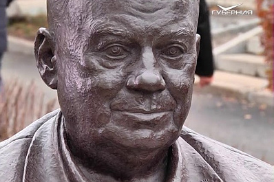 Памятник режиссеру Эльдару Рязанову открыли на улице Фрунзе в Самаре