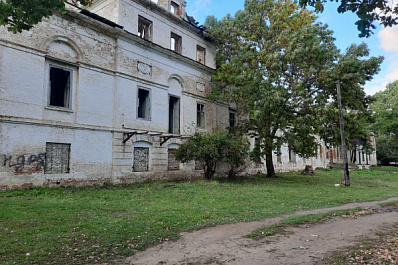 Из усадьбы Орлова-Давыдова под Самарой вывезли несколько грузовиков мусора