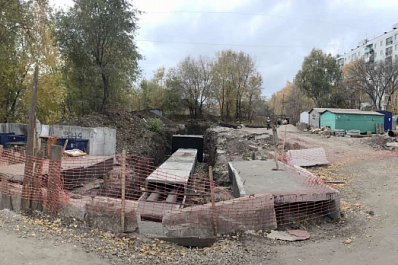 В Самаре мужчина упал в траншею с теплосетями и погиб