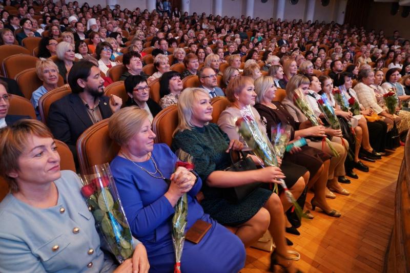 Учителя Самарской области принимают поздравления с профессиональным праздником