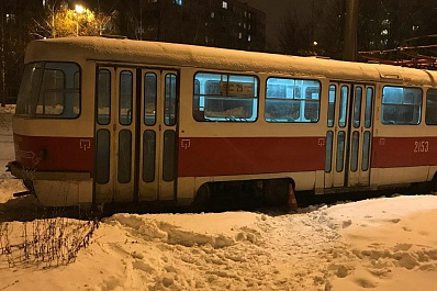 В Самаре 22-летняя девушка попала под колеса трамвая