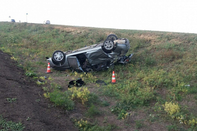 В Самарской области пьяный водитель на скорости слетел с дороги и перевернулся