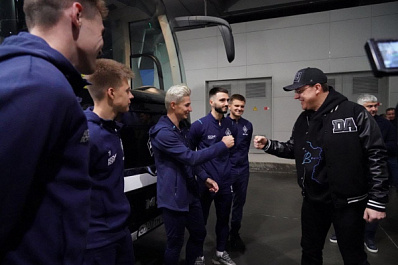 "Кого "Крыльям" бояться-то с такой командой и тренером?" - Дмитрий Азаров по итогам матча с "Краснодаром"