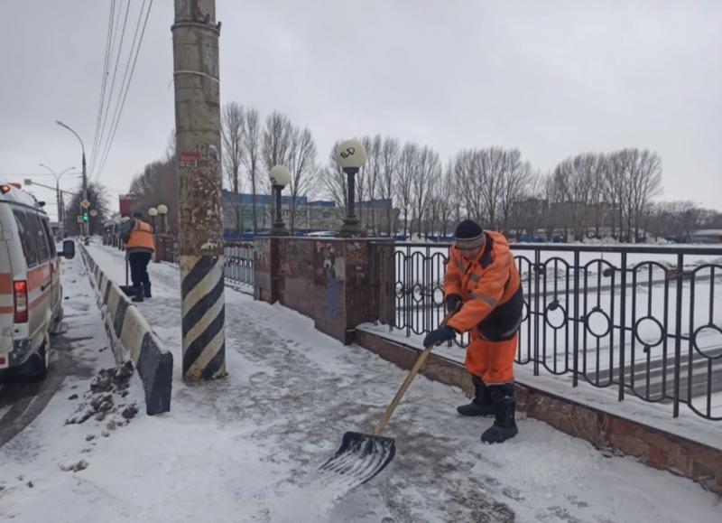 Аномальная погода овладела Тольятти: как борются с последствиями снегопада в городе