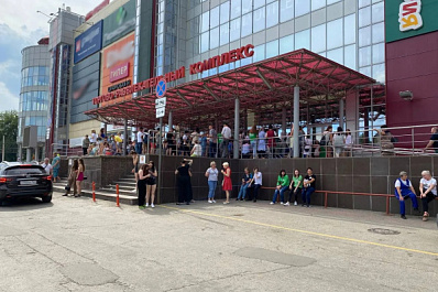 В Самаре из ТЦ "Вива Лэнд" эвакуировали 1500 человек