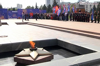 В Самаре в годовщину окончания Второй мировой войны возложили цветы к Вечному огню