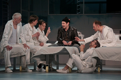 Театр драмы выпустил "Полет над гнездом кукушки" в постановке Валерия Гришко