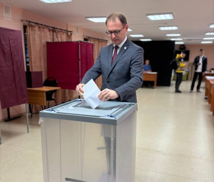 В Самаре проголосовали директор службы занятости Митюхин и ректор Самарского университета Богатырев