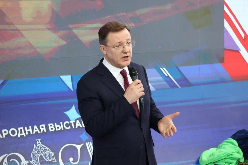 Самарская область и ДНР находятся в братском содружестве: Дмитрий Азаров обсудил дальнейшую работу с делегацией из Снежного на выставке "Россия"