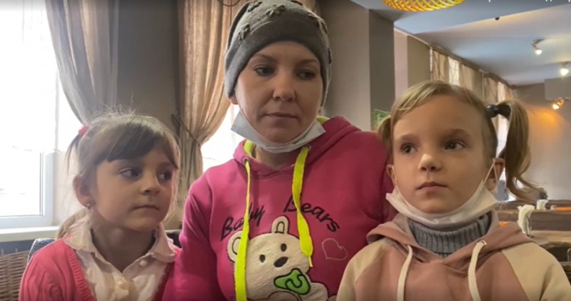 "Молюсь, чтобы муж был жив": мать с двумя детьми рассказала, что они пережили в ДНР до приезда в Самару