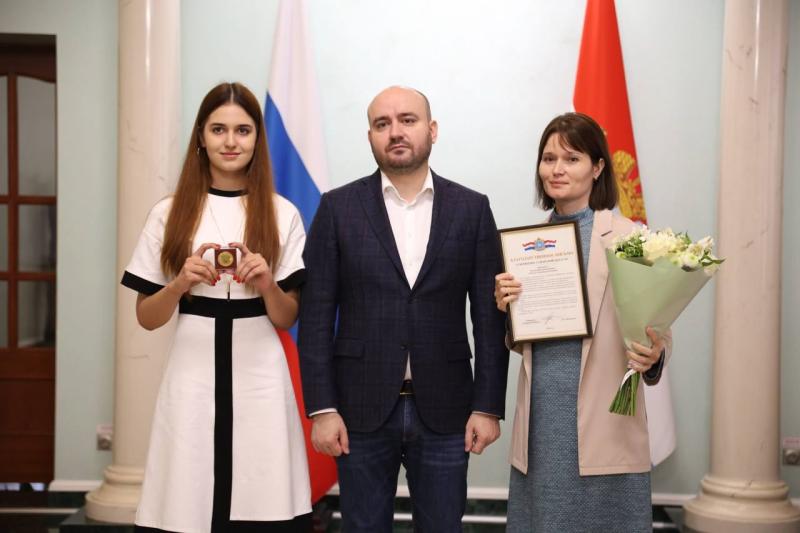 Вячеслав Федорищев вручил медали отличникам