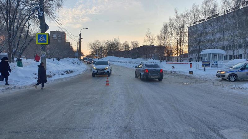 В Самаре парень на SsangYong сбил двух женщин