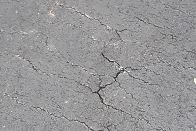В Тольятти образовались трещины на новом асфальте