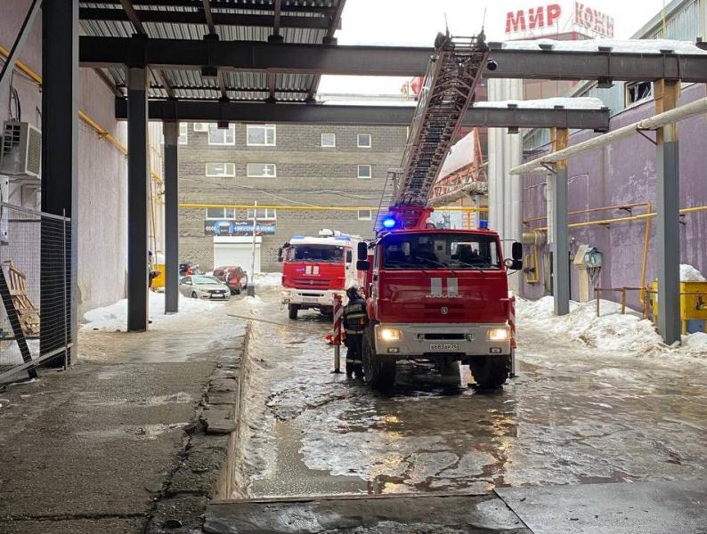 В Самаре на Московском шоссе загорелся поролон в батутном парке