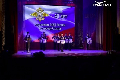 Праздник на работе: будни самарских полицейских глазами журналистов