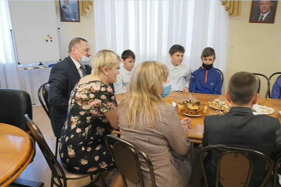 "Золотая шайба" и жилье для многодетных. Хорошие новости Волжского района