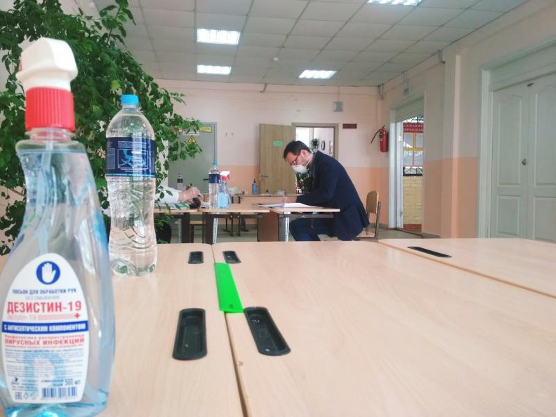 Фото: как выстроены меры безопасности на избирательных участках в Самарской области