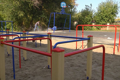 Школе №140 в Самаре подарили спортплощадку 