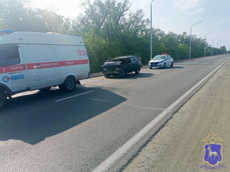 В Самарской области двое детей на электросамокате врезались в легковушку