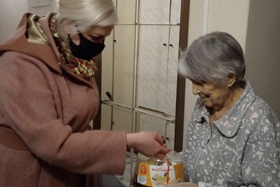 В Самаре волонтеры навестили ветеранов, переживших блокаду Ленинграда