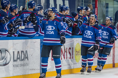 Хоккейная "Лада" одержала десятую победу в сезоне