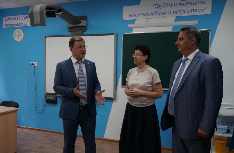Дмитрий Азаров обсудил с учителями школы № 132 перспективы развития учебного заведения