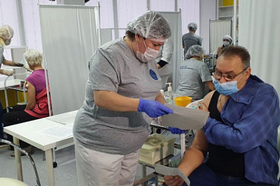 В Самарской областной научной библиотеке 2 ноября начали работу 25 мобильных прививочных бригад