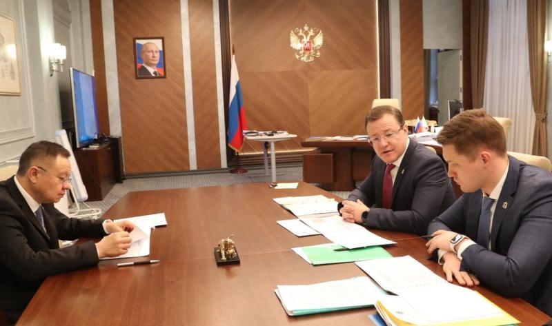 Глава Минстроя РФ Ирек Файзуллин и губернатор Дмитрий Азаров обсуждают инфраструктурные объекты Самарской области