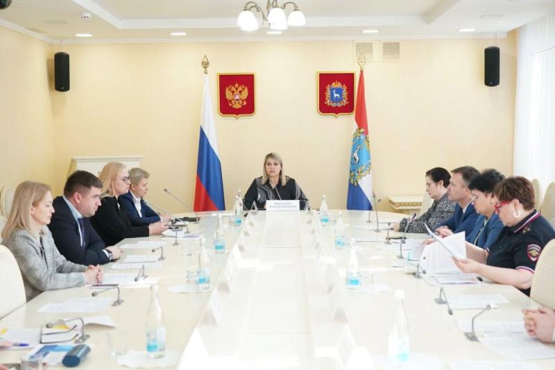 Изменить формат помощи семьям: в Самарской области реализуется социальный проект "Вызов"