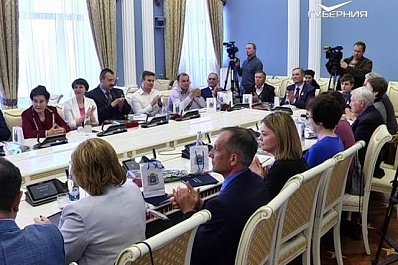 Дмитрий Азаров вручил премии лучшим учёным Самарской области