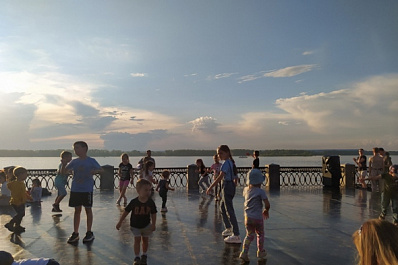 В День России на самарском пляже вырос фестивальный городок 