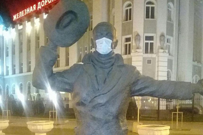 Самарцы продолжают "защищать" городские памятники