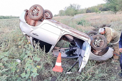 В Самарской области "Калина" вылетела с дороги и перевернулась