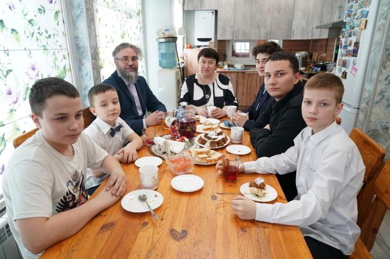 Семейные ценности: супругам из Новокуйбышевска присвоили орден "Родительская слава"