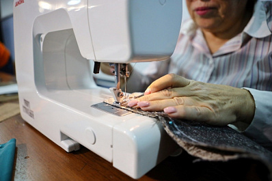 Рюкзаки для велофанатов: жительница Екатеринбурга шьет оригинальные вещи из покрышек