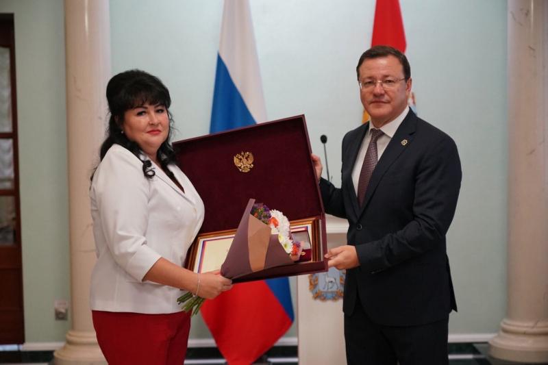 Дмитрий Азаров вручил государственные награды жителям региона