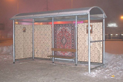 В Самаре на Ново-Садовой остановку превратили в комнату хрущевки