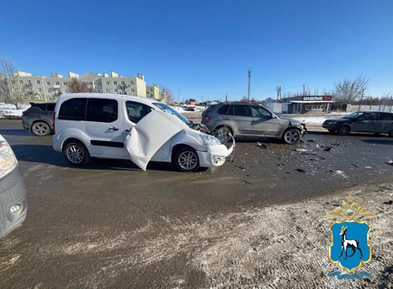 В Самаре 18-летний парень сбил пенсионера на обочине